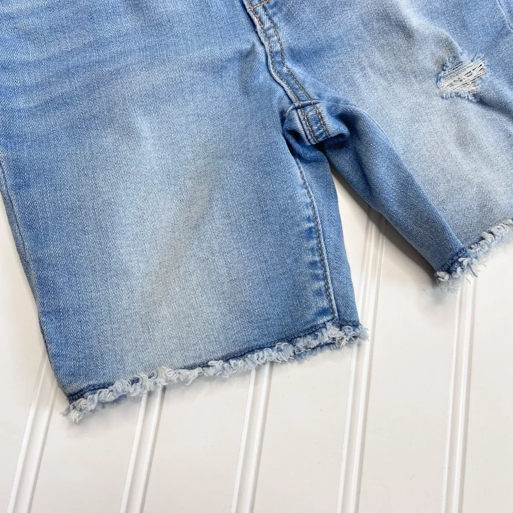 •Old Navy• girls fray hem Bermuda length denim shorts